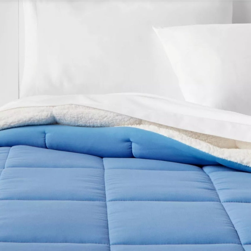🛏️ Room Essentials Faux Shearling Reversible Comforter – Twin/Twin XL (Blue) 💙